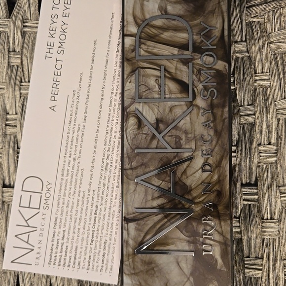 Urban Decay Naked Discontinued Eye Palette-New In Box - Picture 5 of 11